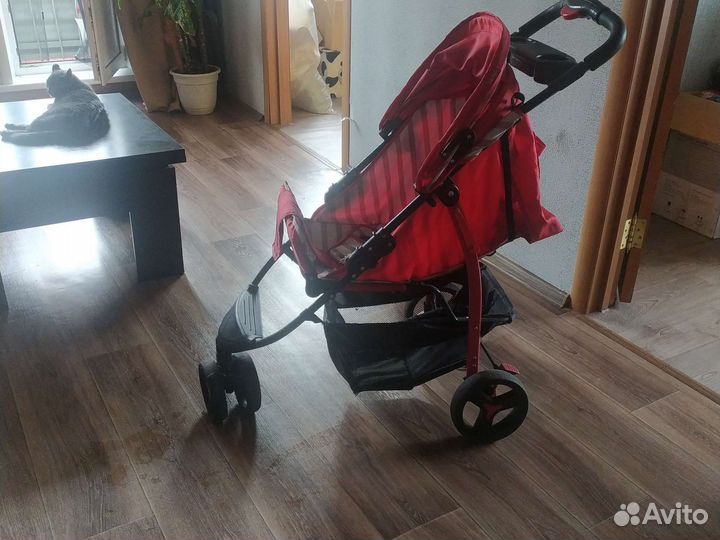 Прогулочная коляска