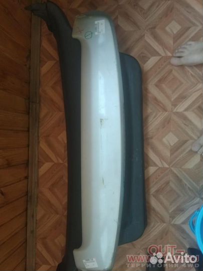 Спойлер и обшивка крышки багажника на Митсубиси