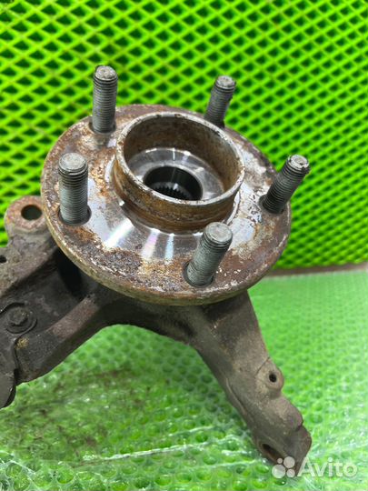 Кулак поворотный левый Ford Focus 2