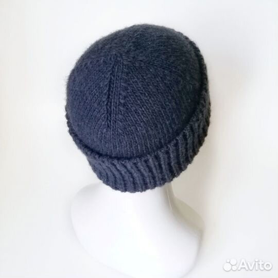Вязаная теплая темно-синяя шапка для мужчины