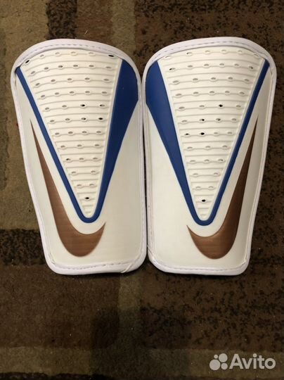 Щитки футбольные