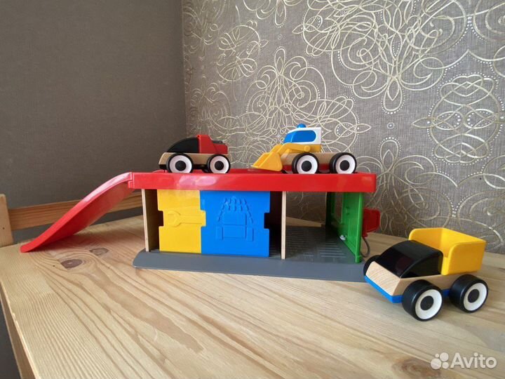 Парковка гараж IKEA + 3 машинки