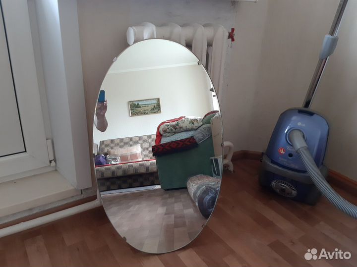 Зеркало настенное овальное