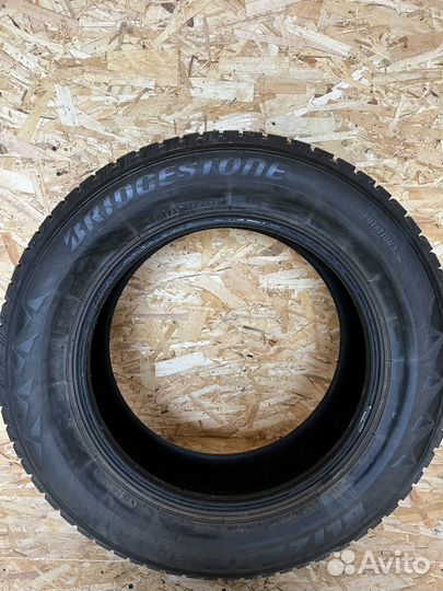 Bridgestone Blizzak Spike-01 225/65 R17