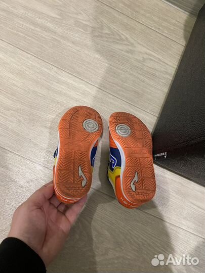 Кроссовки для футзала
