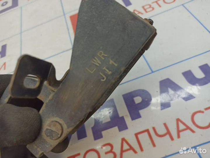 Петля двери багажника нижняя Mitsubishi Pajero (V90) 5839A012