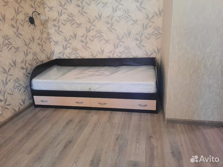 Кровать с матрасом