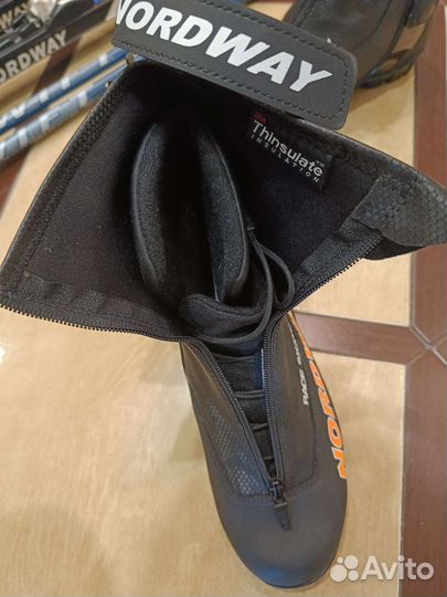 Беговые лыжи с ботинками и лыжными палками