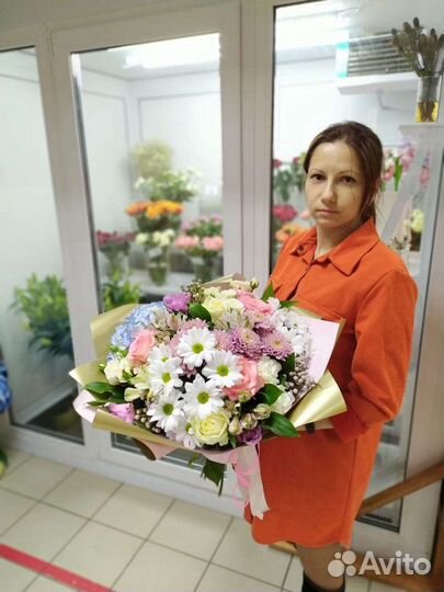 Авторские букеты из живых цветов с доставкой