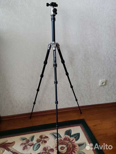 Штатив (трипод для фотокамер)