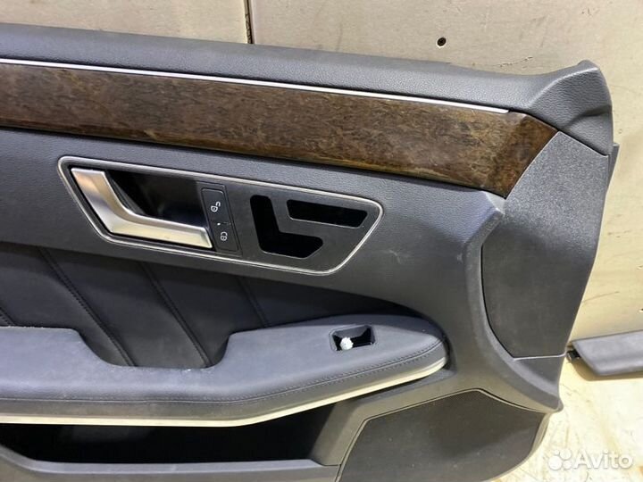 Обшивка двери передняя левая Mercedes-Benz E-Class