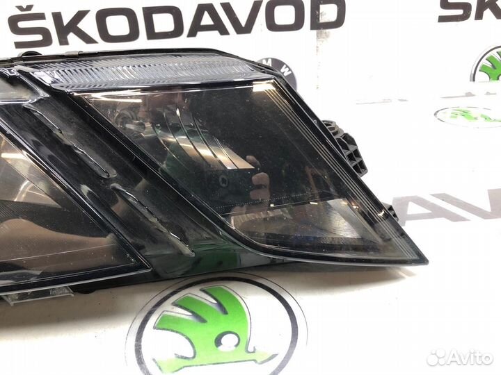 Фара правая Skoda Octavia