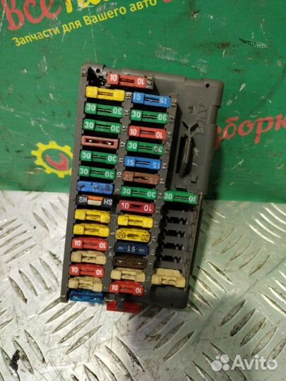 Блок предохранителей в салон Peugeot 406 седан RFV