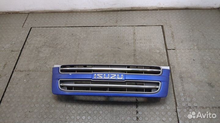 Решетка радиатора Isuzu Trooper, 2003