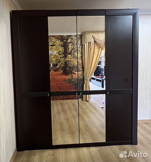 Шкаф распашной