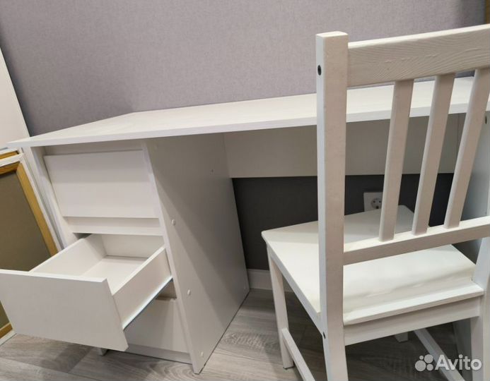 Письменный стол