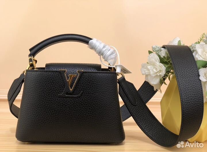 Сумка Louis Vuitton Capucines Mini