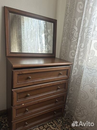 Стеклянная тумба с телевизором