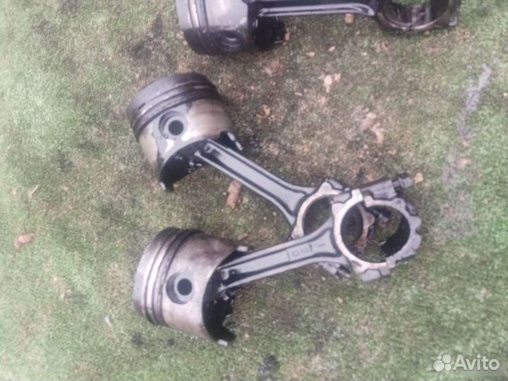 Поршень с шатуном Mitsubishi Space Wagon 2 1992