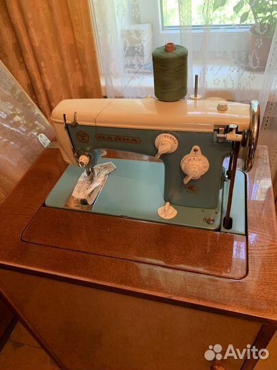 Швейная машина Чайка