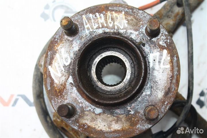 Кулак передний левый Ниссан Альмера N16