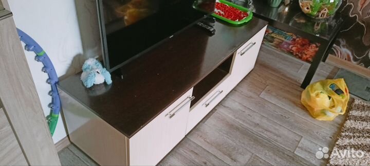 Стол для телевизора