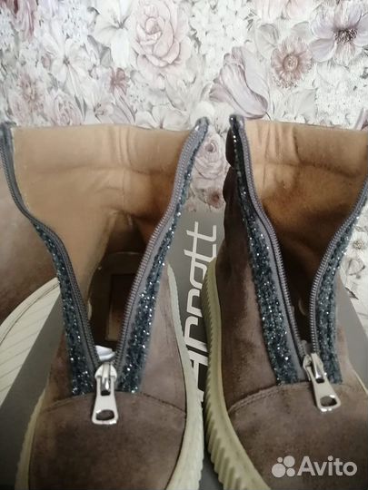 Ботинки для девочки