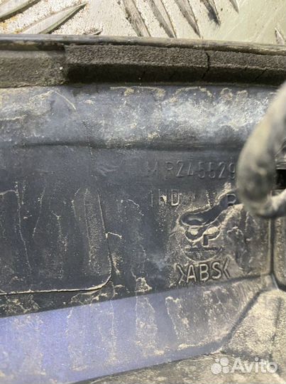 Накладка крышки багажника Space Star