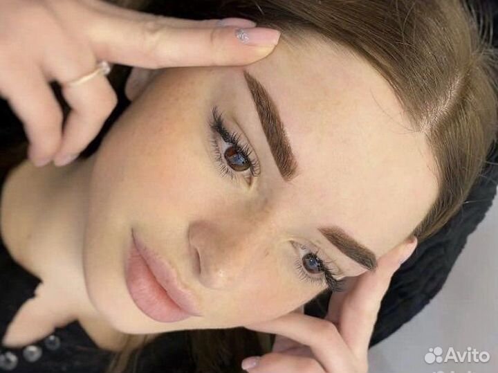 Перманентный макияж бровей