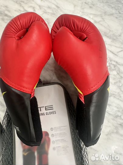 Боксерские перчатки Everlast, 8 унций