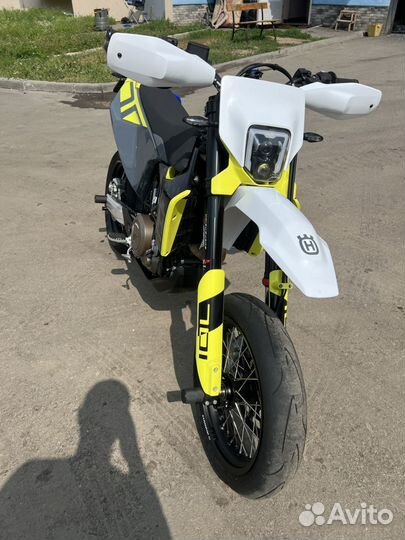 Husqvarna 701 supermoto