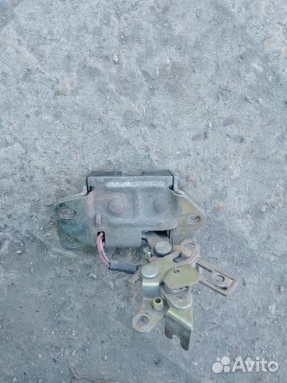 Замок багажника универсал corolla 100 кузов