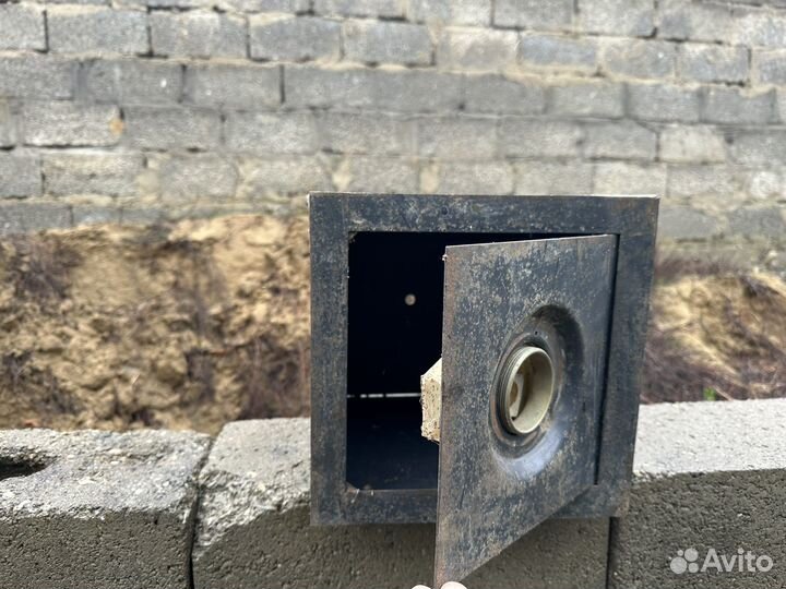 Сейф металлический