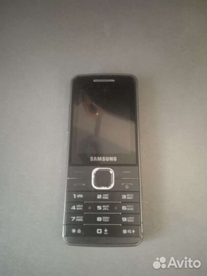 Кнопочный телефон