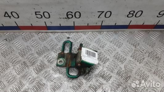 Петля передняя левая skoda octavia A4 (2ST02EW01)