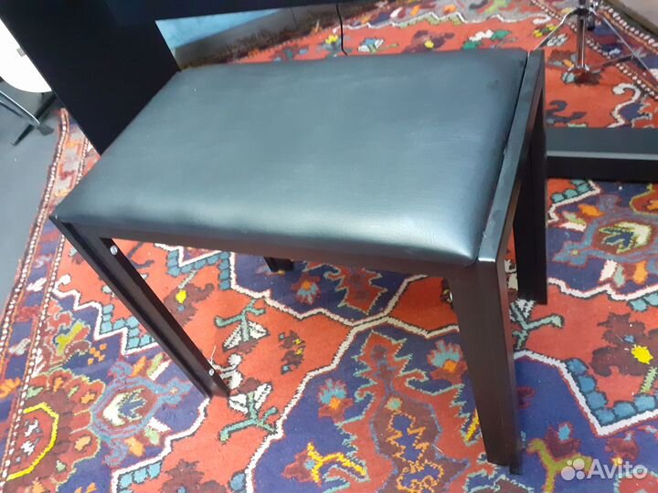 Электропианино с банкеткой