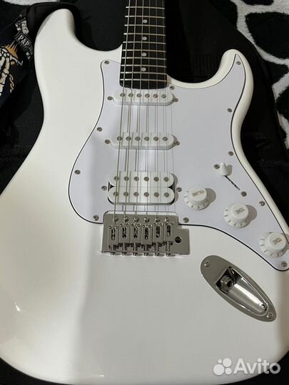 Электро гитара rockdale starsHSS WH (белая)