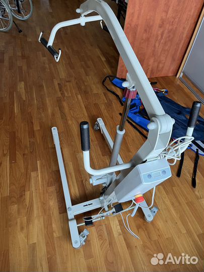 Подъемник для инвалидов с электроприводом