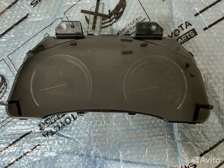 Toyota Avensis 270 щиток приборов