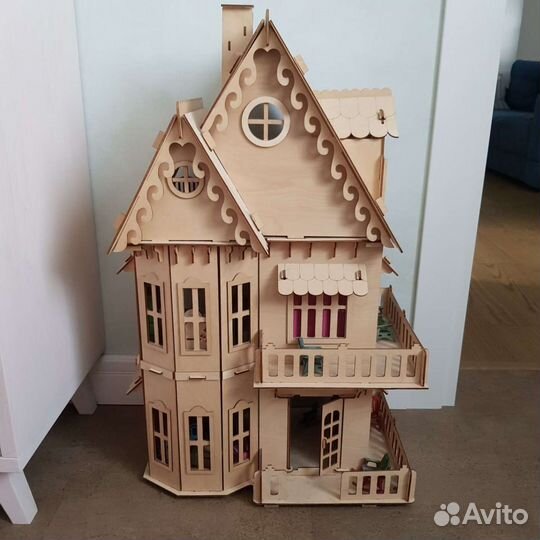 Кукольный домик с мебелью