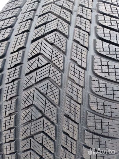 Pirelli Scorpion Winter 285/40 R22 и 325/35 R22 114W