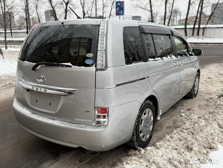 Toyota Isis 1.8 CVT, 2012, 66 000 км