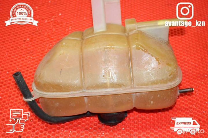 Бачок антифриза Jeep Grand Cherokee WK2 3.0D 2010