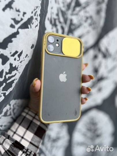 Чехлы на телефон iPhone 11