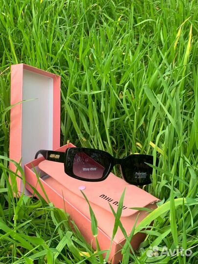 Солнцезащитные очки женские MIU MIU