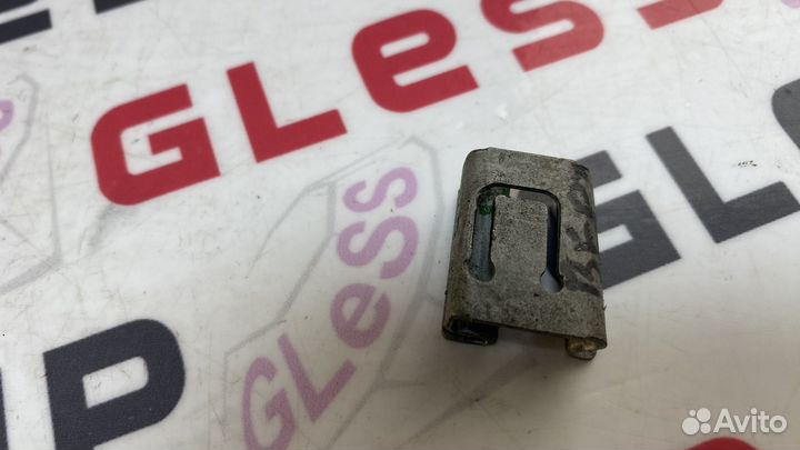 Фиксатор бачка насоса гур М-6 CX-7 верх б/у (пиф)