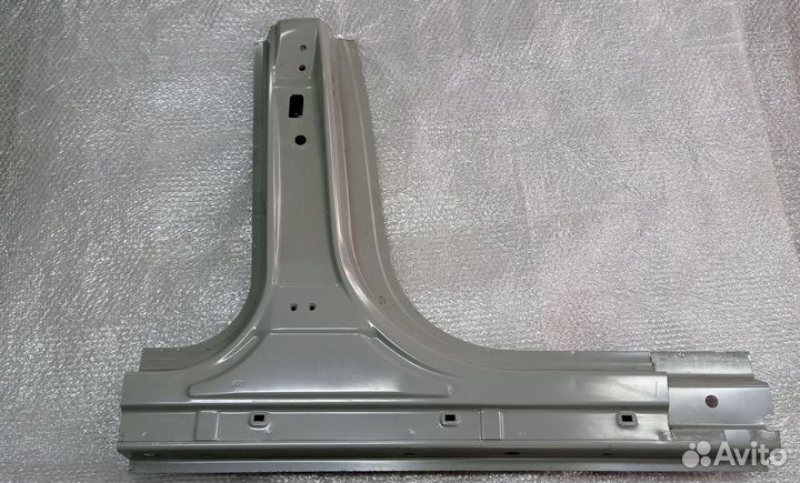 Kia Sorento Стойка правая средняя кузова