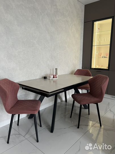 Стол и стулья
