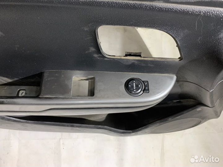 Обшивка двери передняя левая Kia Rio 3