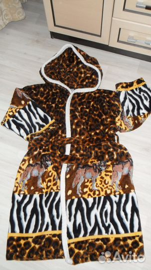 Новый махровый халат с капюшоном